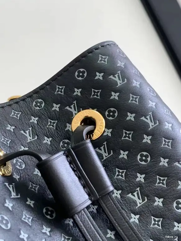 BB NÉONOÉ VUITTON LOUIS 0516